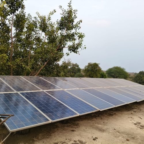 जिल्हा परिषद वरिष्ठ प्राथमिक शाळा राजनखेड तांडा येथील सोलर द्वारे वीज निर्मिती.