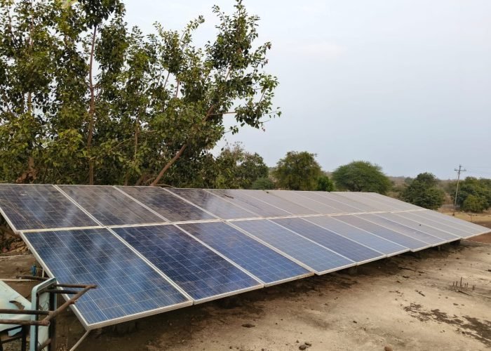 जिल्हा परिषद वरिष्ठ प्राथमिक शाळा राजनखेड तांडा येथील सोलर द्वारे वीज निर्मिती.